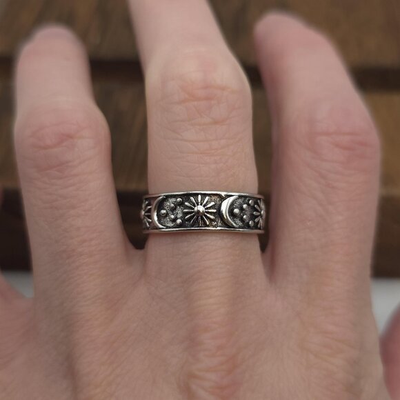 Jewelry - Size 7.5 Silver Tone Moon And Stars Ring A1206